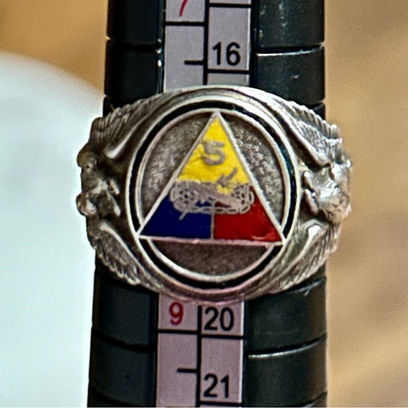 Vintage ~Sterling Silver US Army 5h Armored Division /Eagles Design Size 8 Ring - Picture 2 of 15